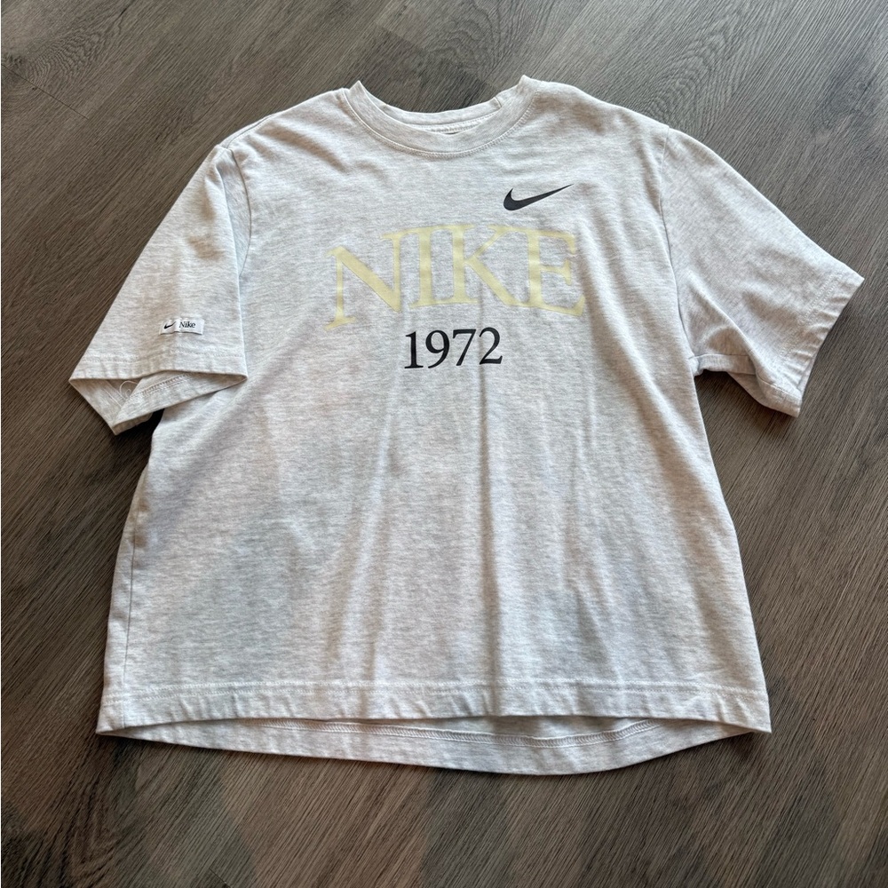 Nike Sportswear Women’s T-Shirt, Sz M, Birch Heather Grey - Pristine